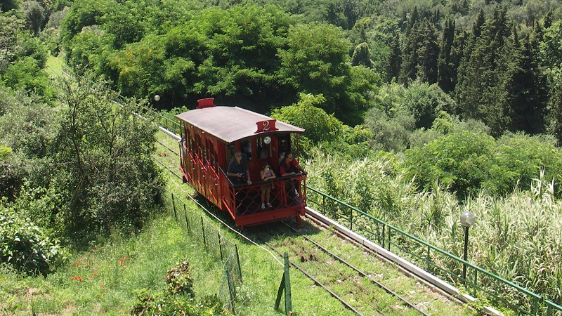 Utflykt 3: Montecatini Terme  Stadsrundtur och bergbana (lunch ingr)